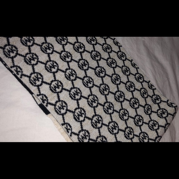 Michael Kors Scarf - Picture 6 of 6